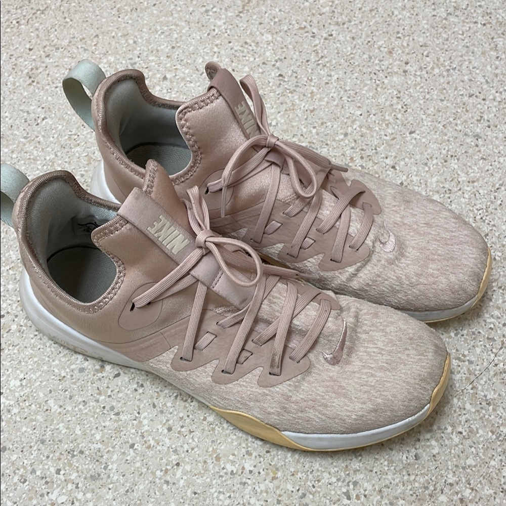 Nike woman’s 11 pink elite TR running shoes